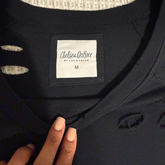 Chelsea DeBoer By Lily & Lottie Distressed Pullover Sweater Size M (#229) - Picture 2 of 11